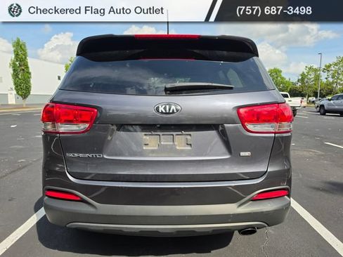 Used 2017 Kia Sorento FWD image 5