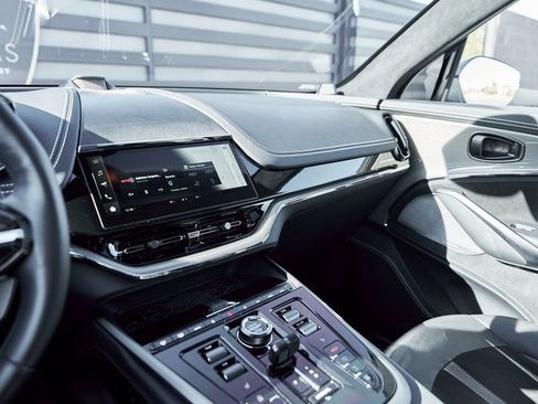 Used 2025 Aston Martin DBX 707 image 64