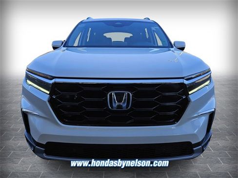 New 2025 Honda Pilot Touring image 2