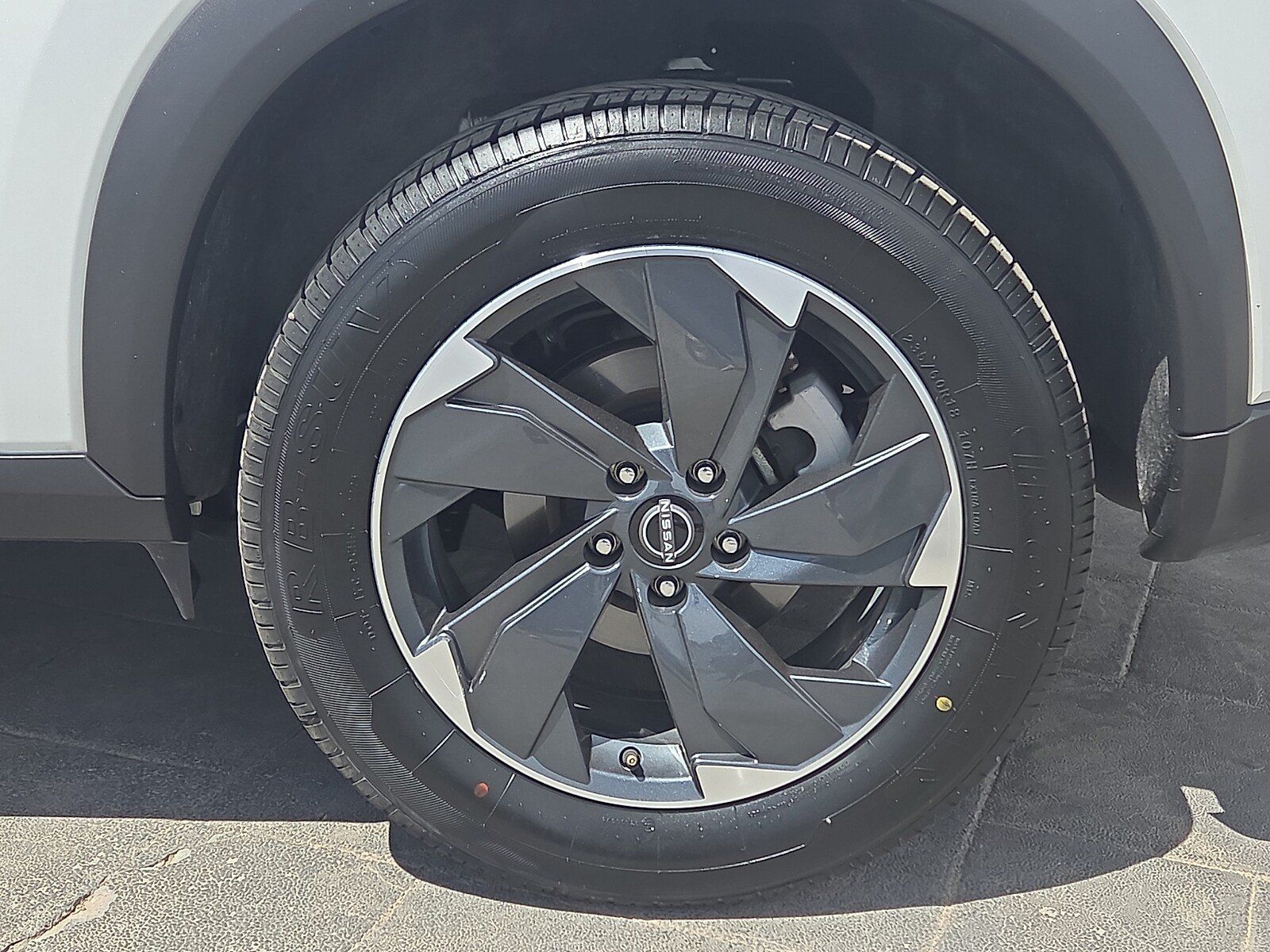 Used 2025 Nissan Rogue SV AWD/4WD image 5