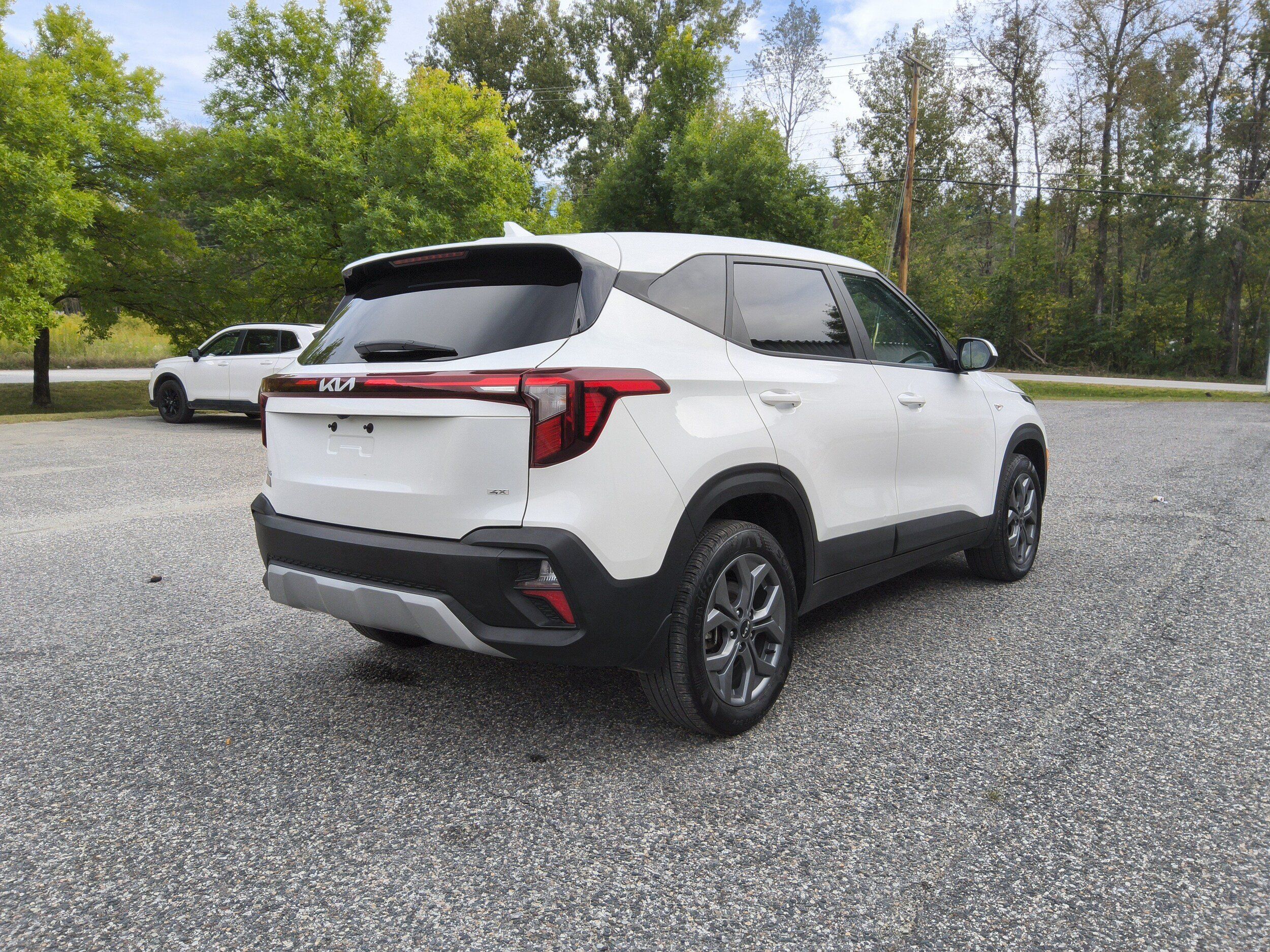 Used 2025 Kia Seltos LX AWD/4WD image 7