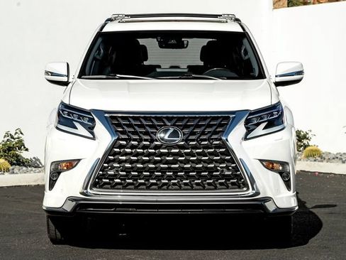 Used 2023 Lexus GX 460 Premium w/ Accessory Package AWD/4WD image 3