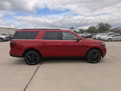 Used 2022 Ford Expedition Max Limited AWD/4WD image 2