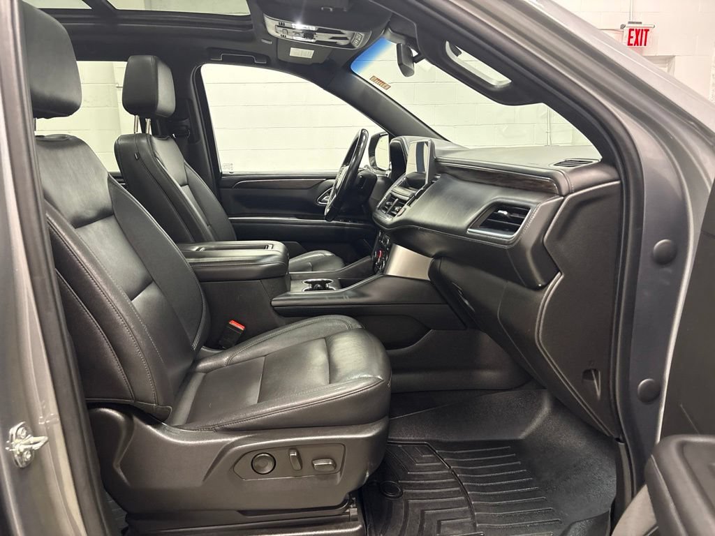 Used 2022 Chevrolet Suburban LT w/ LT Signature Plus Package AWD/4WD image 35