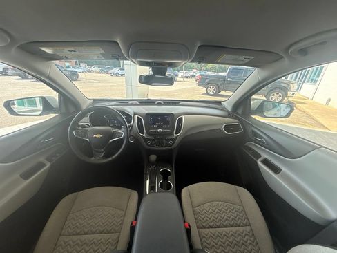 Used 2024 Chevrolet Equinox LT FWD image 19