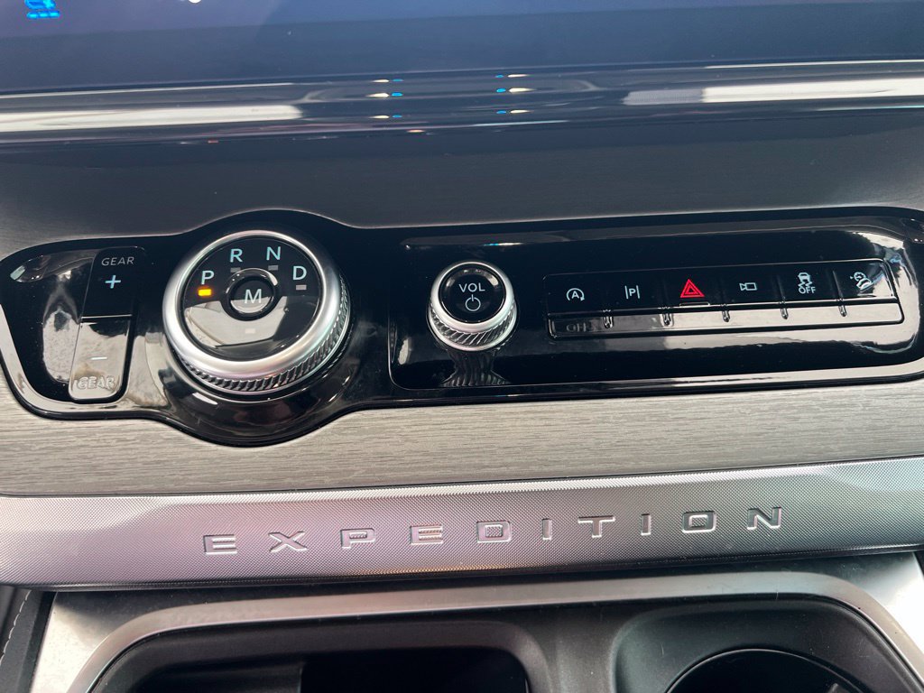 Used 2025 Ford Expedition Max Platinum AWD/4WD image 14