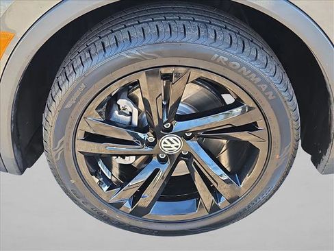 Used 2023 Volkswagen Tiguan SE R-Line image 24