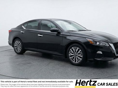 Used 2025 Nissan Altima 2.5 SV image 1
