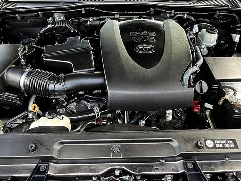 Used 2019 Toyota Tacoma SR5 image 9