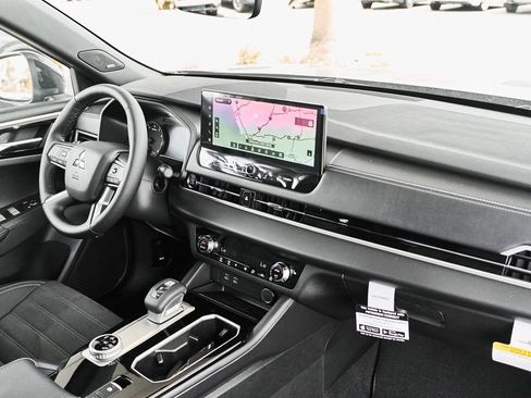 New 2026 Mitsubishi Outlander LE FWD image 40