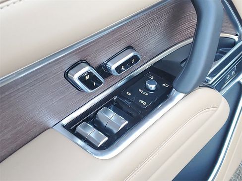 New 2026 Land Rover Range Rover Long Wheelbase SE image 11