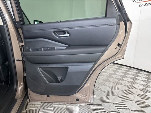 Used 2025 Nissan Pathfinder Platinum w/ Cargo Package AWD/4WD image 28