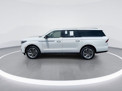 Used 2025 Lincoln Navigator L Reserve AWD/4WD image 5