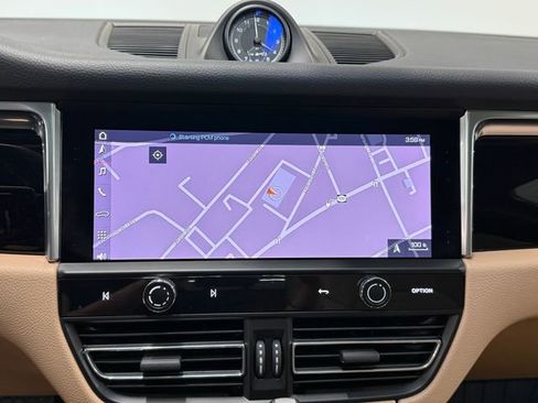 Certified 2022 Porsche Macan AWD/4WD image 20