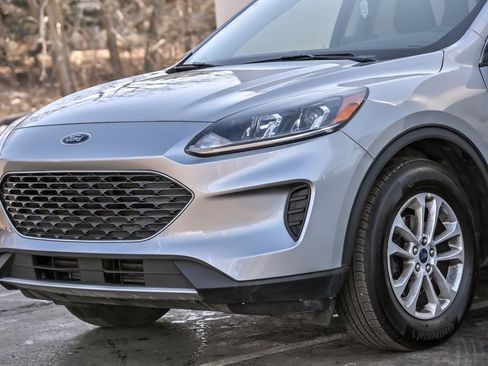 Used 2022 Ford Escape SE w/ Cold Weather Package image 2