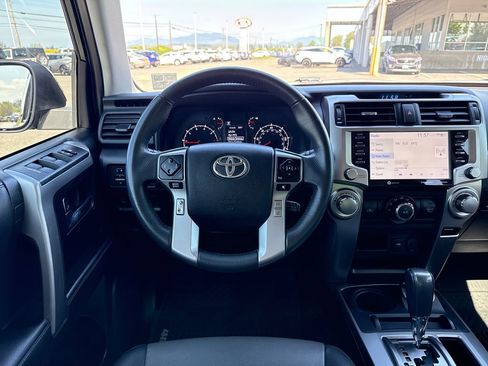 Used 2020 Toyota 4Runner SR5 Premium w/ Moonroof Package AWD/4WD image 23