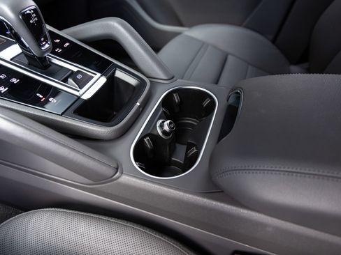 Certified 2023 Porsche Cayenne Coupe AWD/4WD image 19