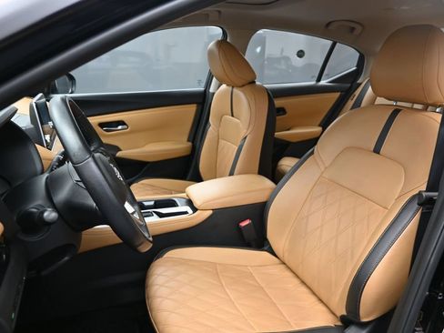 Used 2025 Nissan Sentra SV w/ SV Premium Package FWD image 21