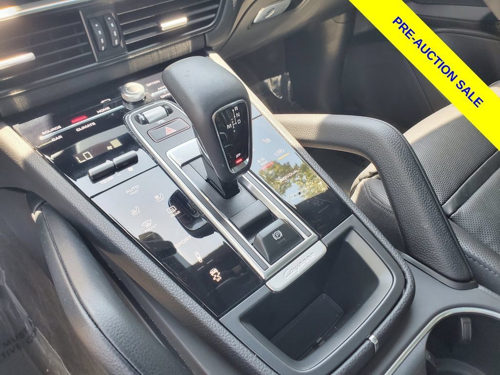 Used 2023 Porsche Cayenne AWD/4WD image 31