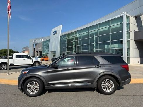 Used 2020 Ford Explorer XLT RWD image 2