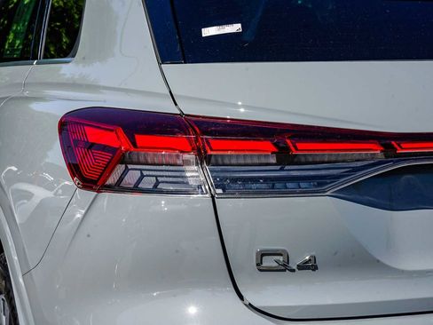 Used 2023 Audi Q4 e-tron Premium Plus w/ Premium Plus image 9