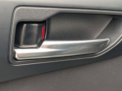 Used 2023 Toyota Highlander XLE FWD image 27