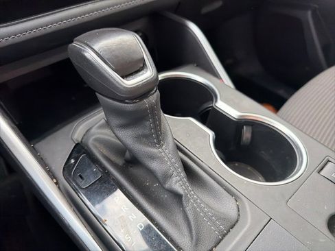 Used 2024 Toyota Highlander LE image 25