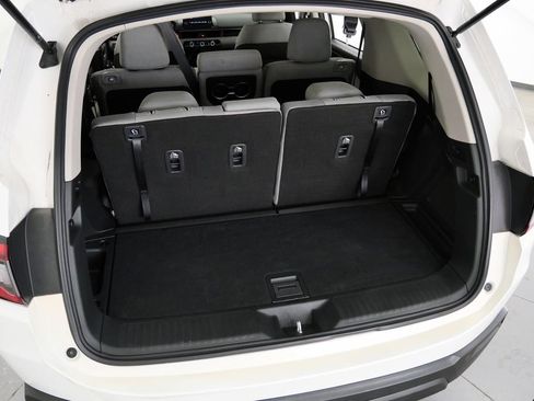 Used 2023 Honda Pilot LX image 33