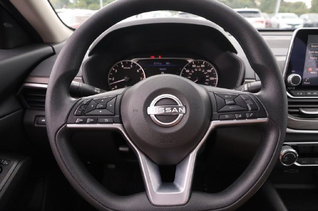Certified 2025 Nissan Altima 2.5 SV FWD image 10