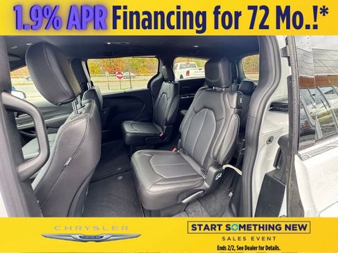 New 2026 Chrysler Pacifica Select image 16