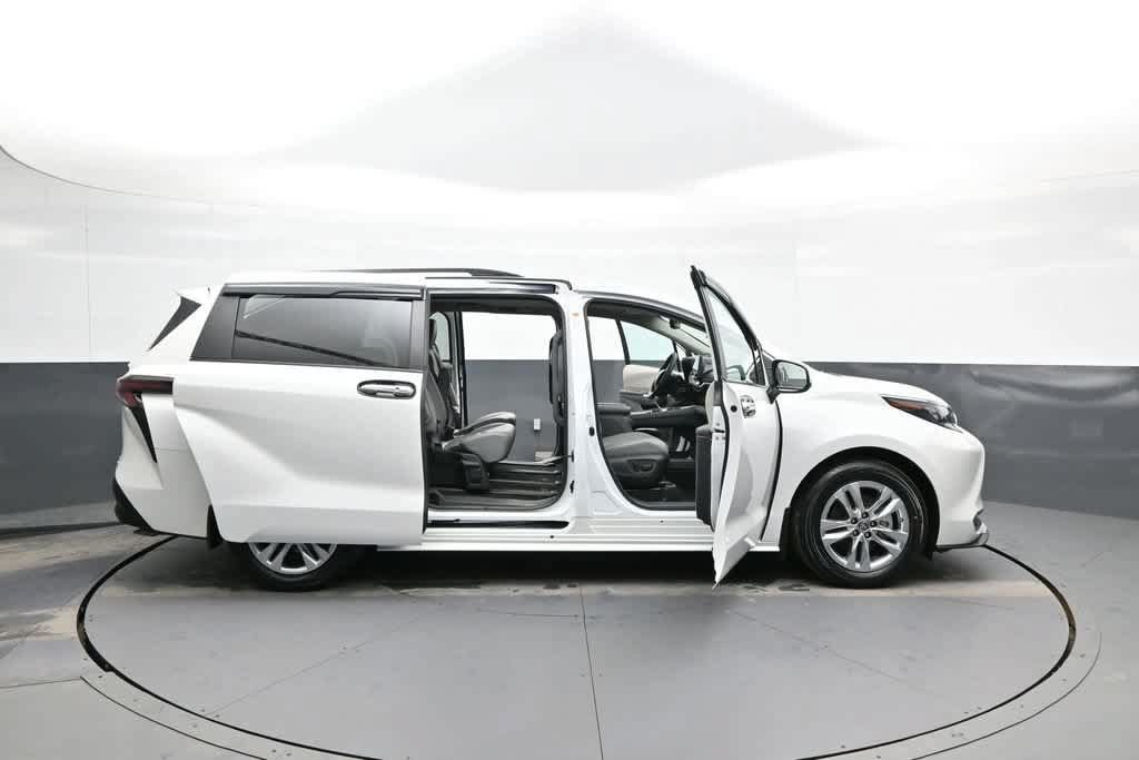 Used 2024 Toyota Sienna XLE w/ XLE Plus Package AWD/4WD image 44