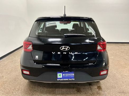 Used 2023 Hyundai Venue SE image 4