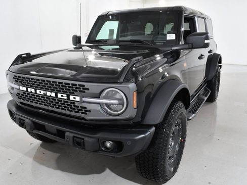 New 2025 Ford Bronco Badlands image 2