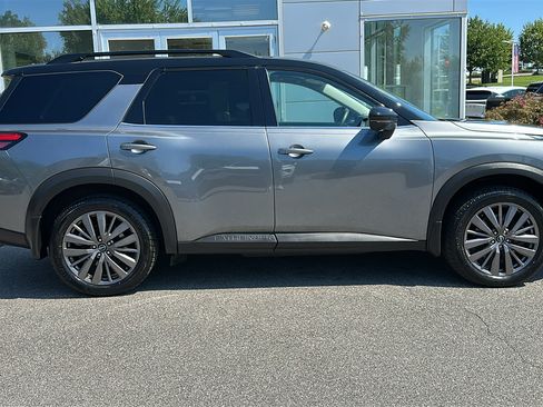 Used 2024 Nissan Pathfinder SL w/ SL Premium Package AWD/4WD image 28