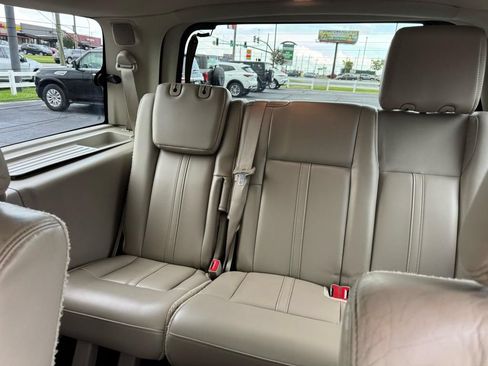 Used 2015 Lincoln Navigator 4WD image 17