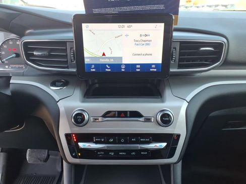 Certified 2022 Ford Explorer XLT w/ Equipment Group 202A image 16