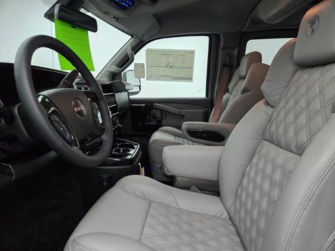 New 2024 GMC Savana 2500 image 19