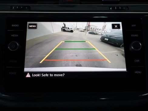 Used 2020 Volkswagen Tiguan SE w/ 3rd Row Seat Package image 17