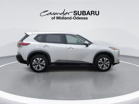 Used 2023 Nissan Rogue SV FWD image 9