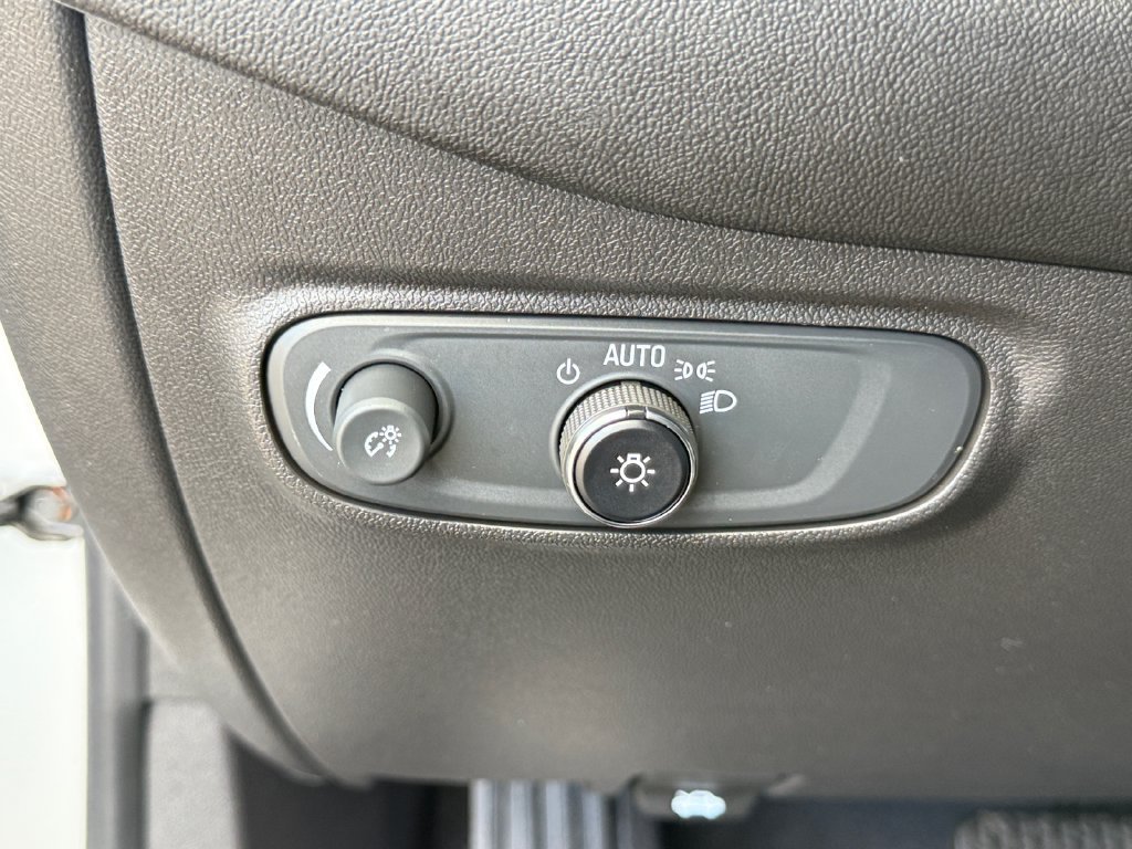 Used 2020 Chevrolet Equinox LS FWD image 19