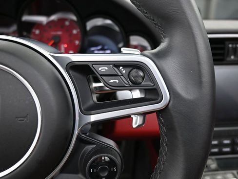 Certified 2019 Porsche 911 Targa 4S image 11