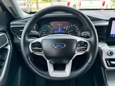 Used 2022 Ford Explorer XLT AWD/4WD image 18