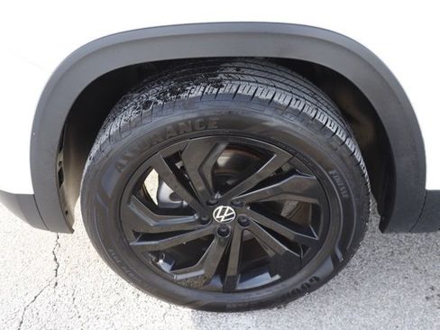 Used 2023 Volkswagen Atlas SE w/ Black Wheel Package image 13