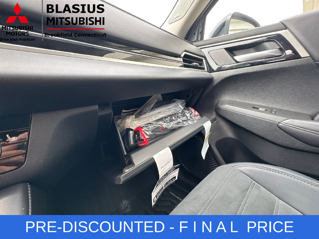 Used 2025 Mitsubishi Outlander AWD image 28