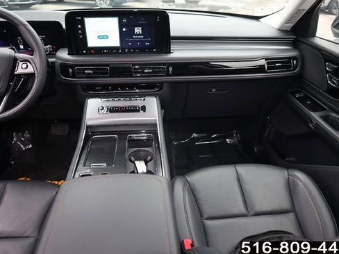 Used 2025 Lincoln Aviator AWD image 18