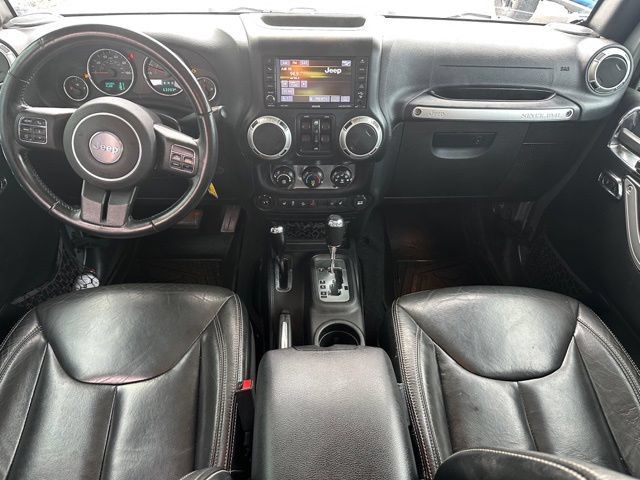Used 2016 Jeep Wrangler Unlimited Rubicon w/ Connectivity Group AWD/4WD image 14