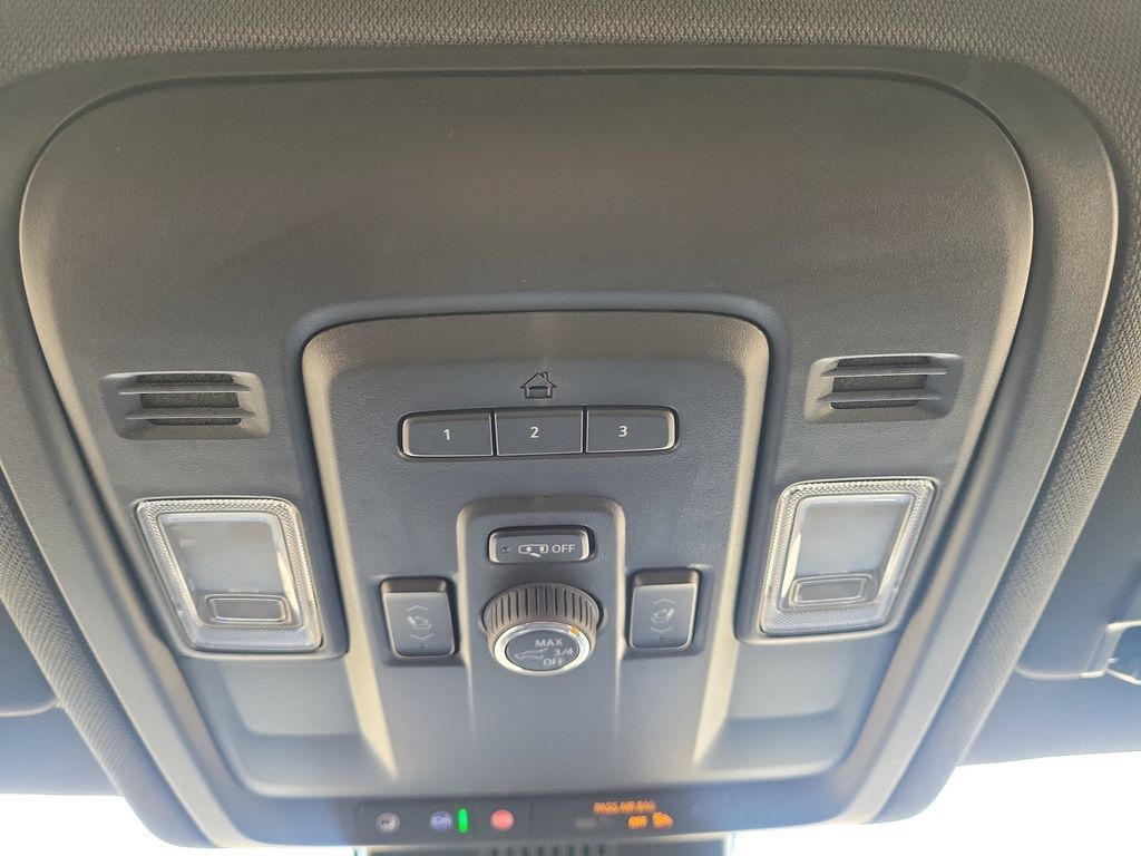Used 2023 Chevrolet Tahoe LT w/ Luxury Package RWD image 25