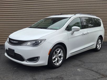 Used 2017 Chrysler Pacifica Touring-L Plus w/ Tire & Wheel Group