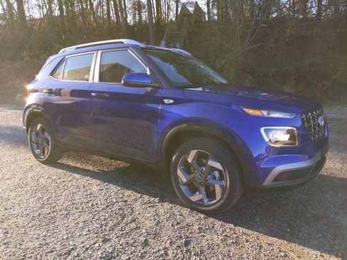 Used 2021 Hyundai Venue SEL FWD image 2