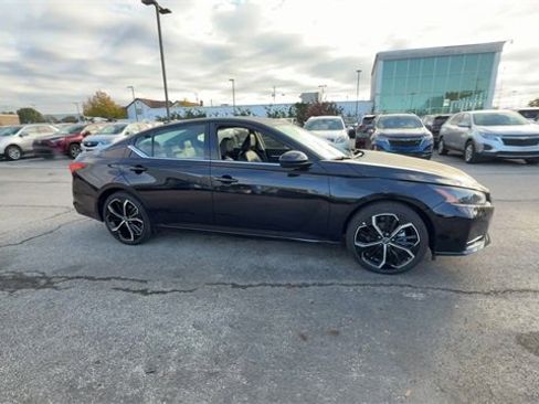 Used 2024 Nissan Altima 2.5 SR image 9